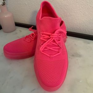 Women Wild Diva Lounge Neon Fuchsia Knit Sneakers